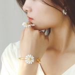 Cute Small Daisy Flower Stud Earrings For Women Girls Sweet Statement Asymmetrical Earring Party Jewelr